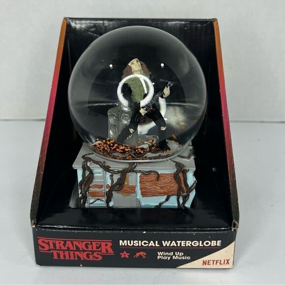 New EDDIE MUNSON Stranger Things Musical Wind Up Waterglobe HALLOWEEN gray/black - Picture 3 of 7
